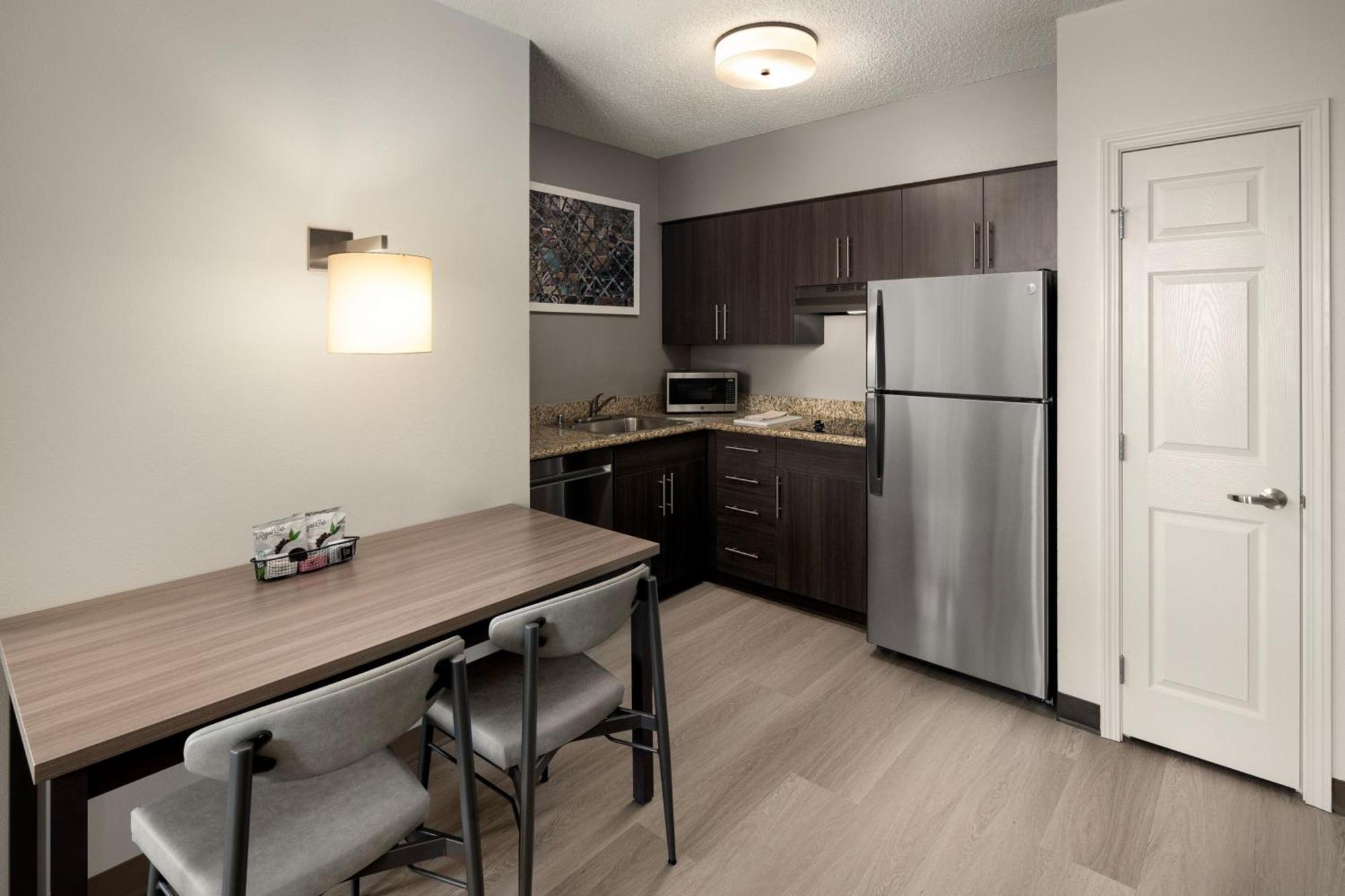 Downtown/riverplace 3*