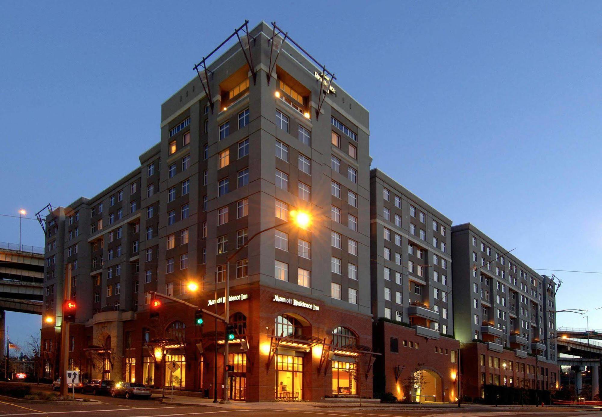 Downtown/riverplace 3*