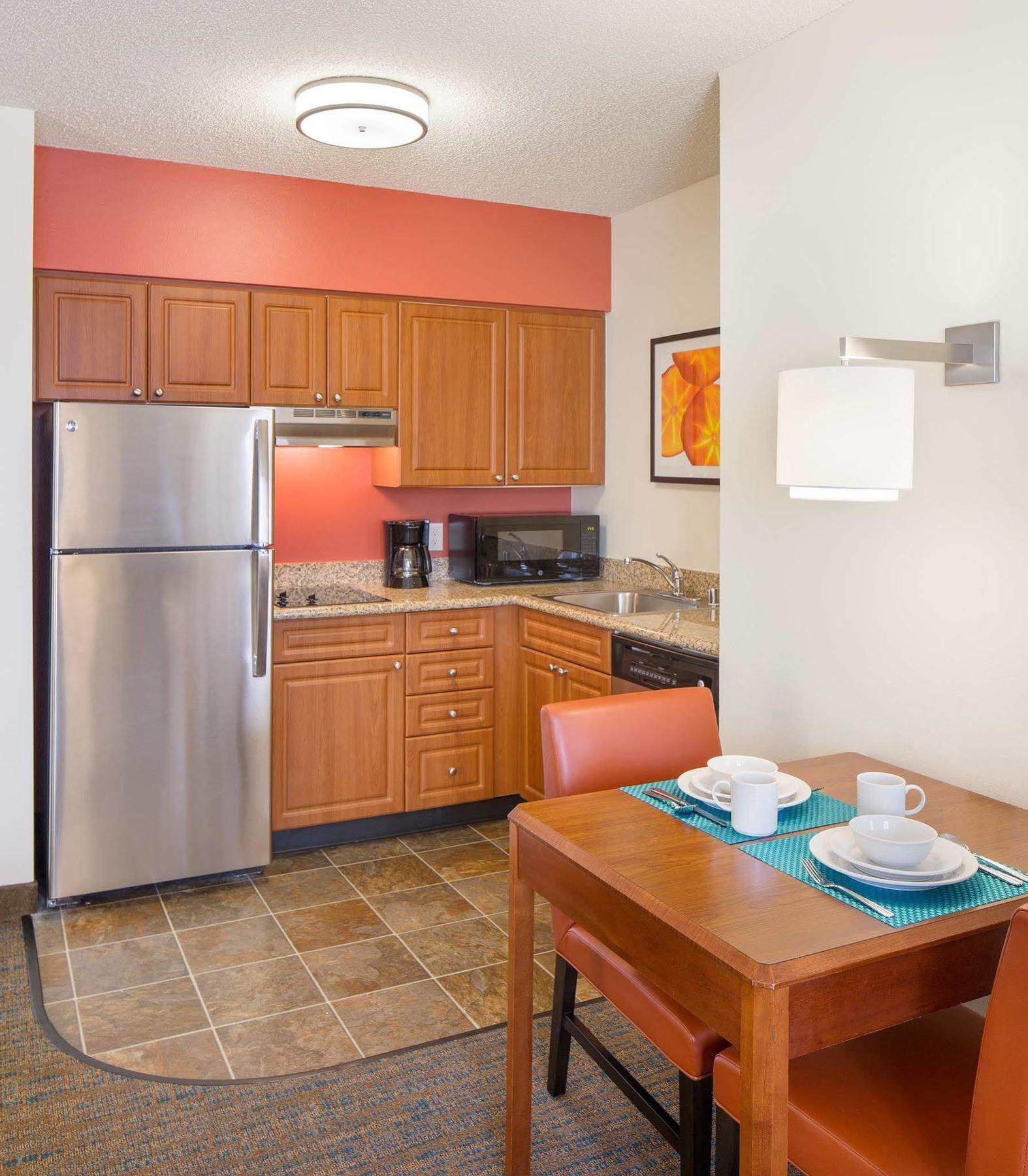 Hotel Downtown/riverplace Portland